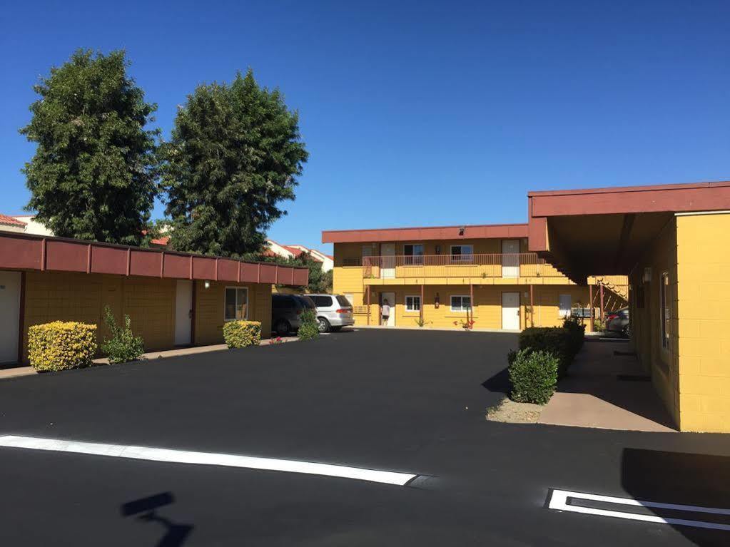 Royal Inn And Suites Hemet Exterior foto