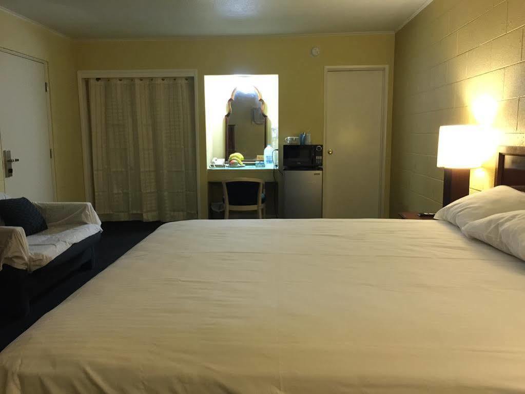 Royal Inn And Suites Hemet Exterior foto